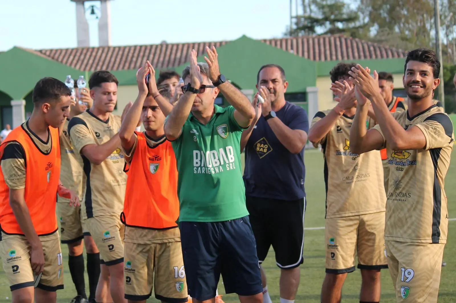 Festeggiamenti dei giocatori del Castiadas (Foto Serreli)