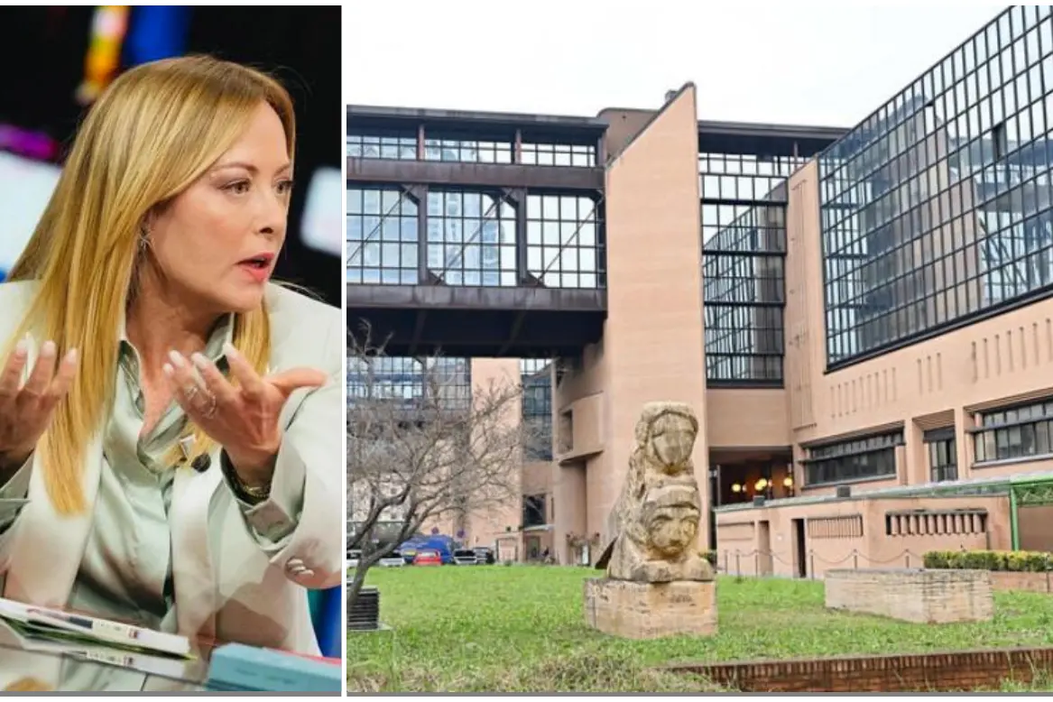 Giorgia Meloni, a destra il tribunale (foto Ansa)