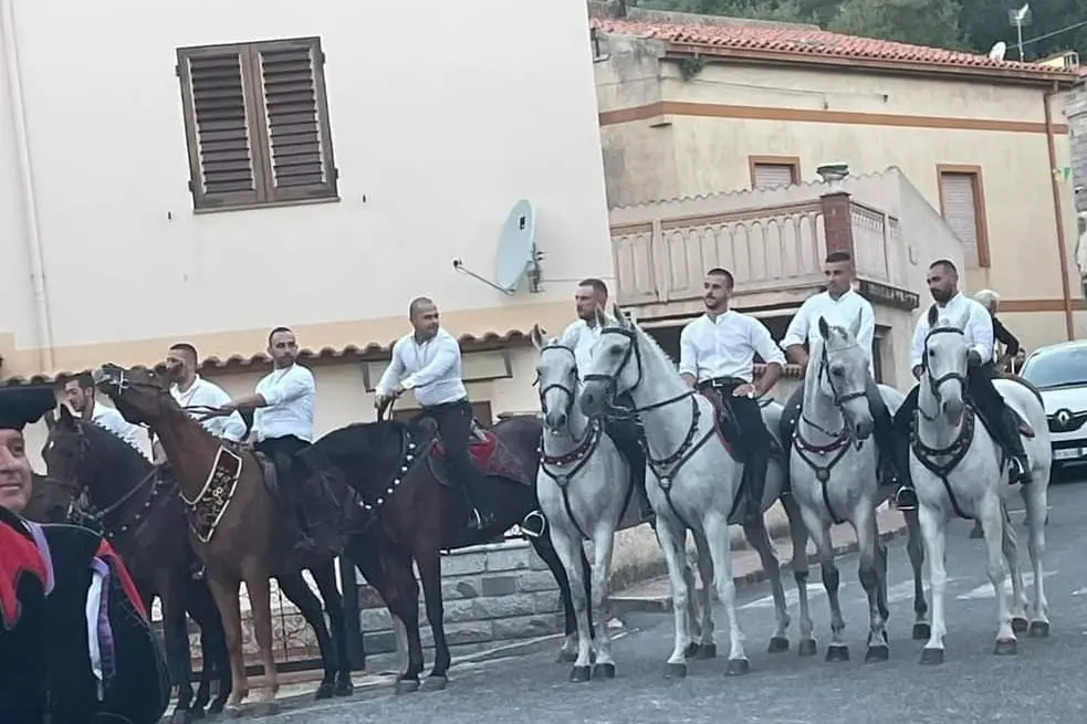 La sfilata dei cavalieri (foto L'Unione Sarda - Tellini)