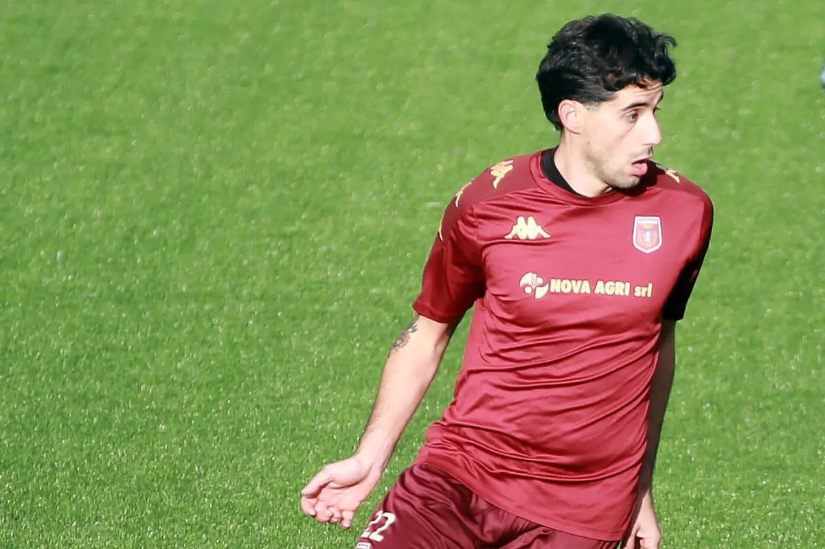 L'attaccante dell'Oschirese, Alessandro Asara (G.Pischedda).