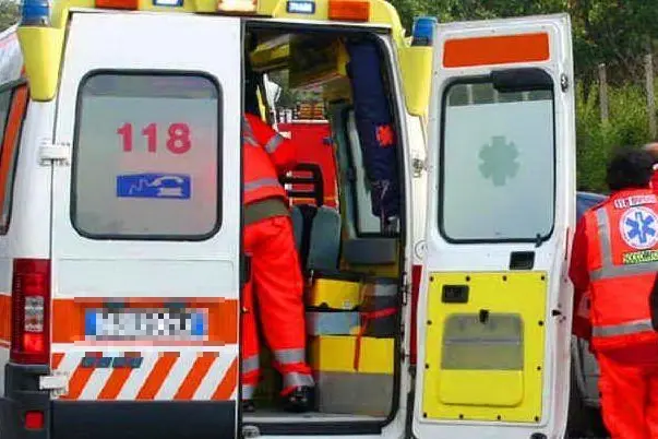 Urzulei, schianto sulla statale 125: muore un motociclista (foto Ansa)