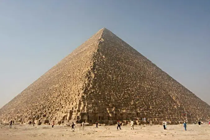 La piramide di Cheope (foto da Wikimedia)