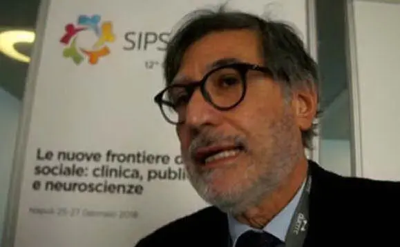 Il professor Bernardo Carpiniello, curatore della mostra in programma a Cagliari