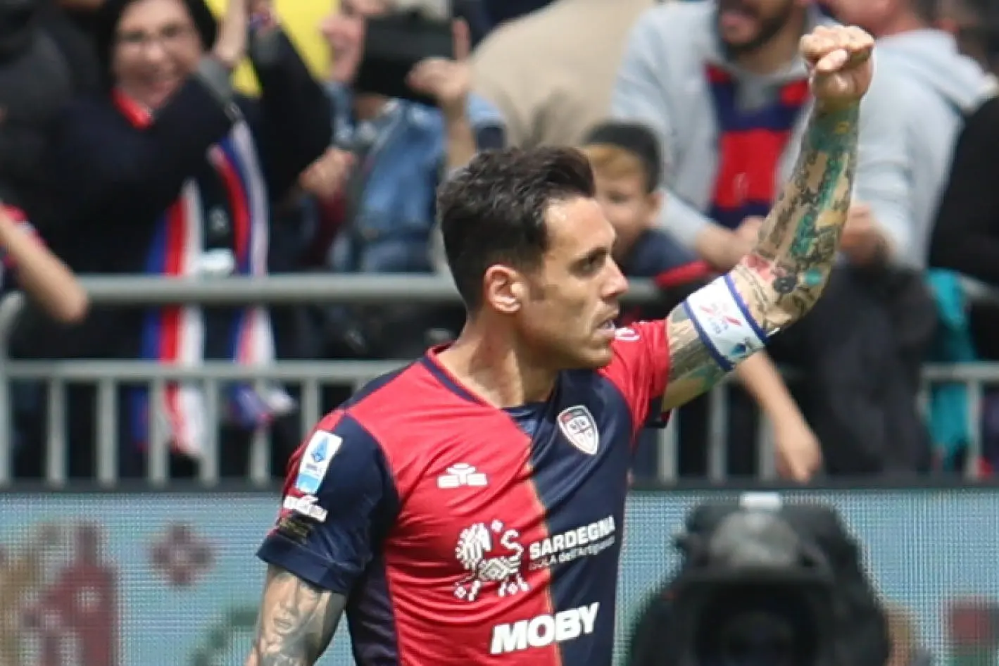 Nicolas Viola esulta per il gol in Cagliari-Monza (foto Ansa)