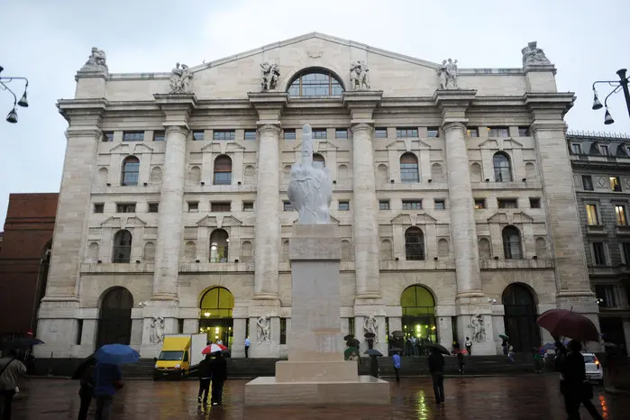 Piazza Affari (Ansa)