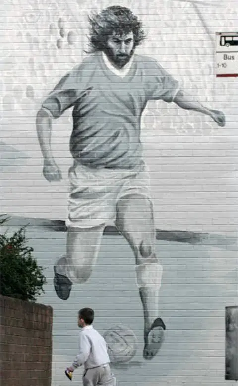 Belfast ha dedicato al suo calciatore simbolo diversi murales (Ansa)