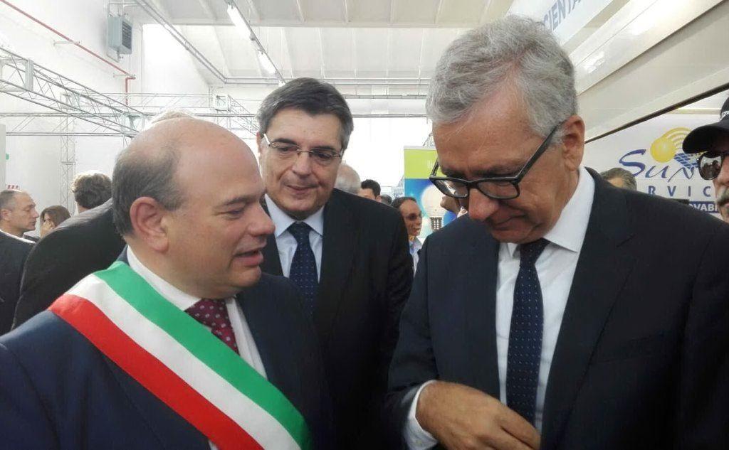 Il sindaco di Sassari, a sinistra, il presidente del Consiglio regionale, al centro, e il presidente della Regione