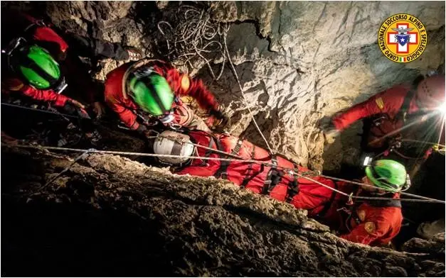Salvataggio in grotta (foto Sass)