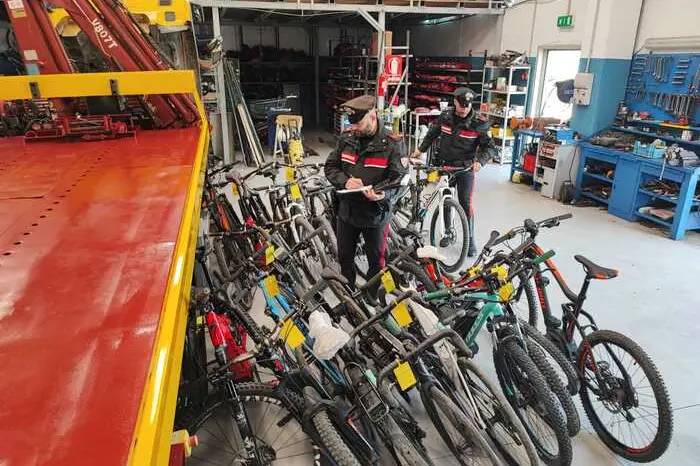 Die gestohlenen Fahrräder gefunden (Foto Carabinieri via Ansa)