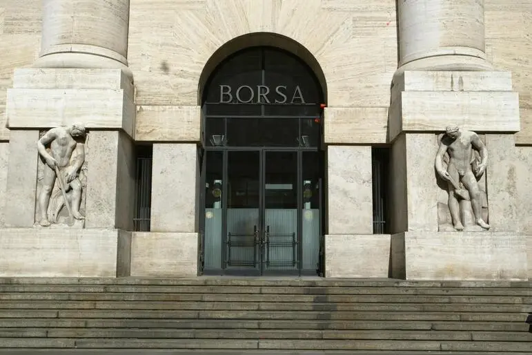 Il palazzo della Borsa di Milano (Ansa)