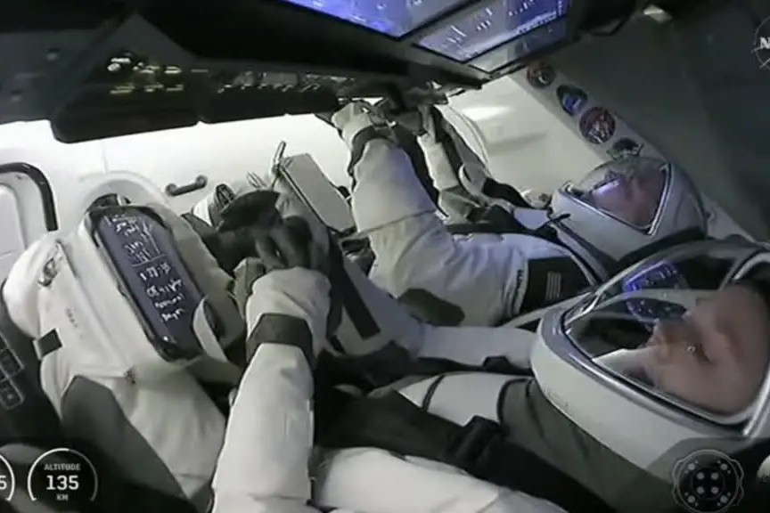 L'equipaggio della ISS atterra sulla Terra dopo problema medico