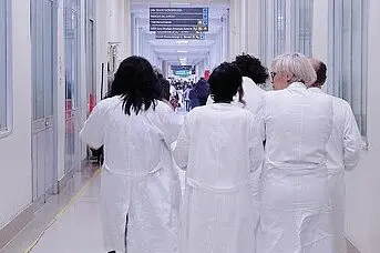 Medici in corsia in un ospedale