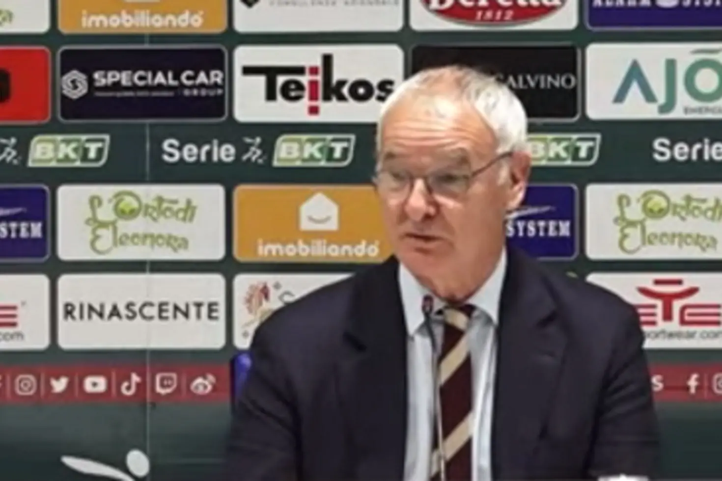 Claudio Ranieri in conferenza stampa (L'Unione Sarda)