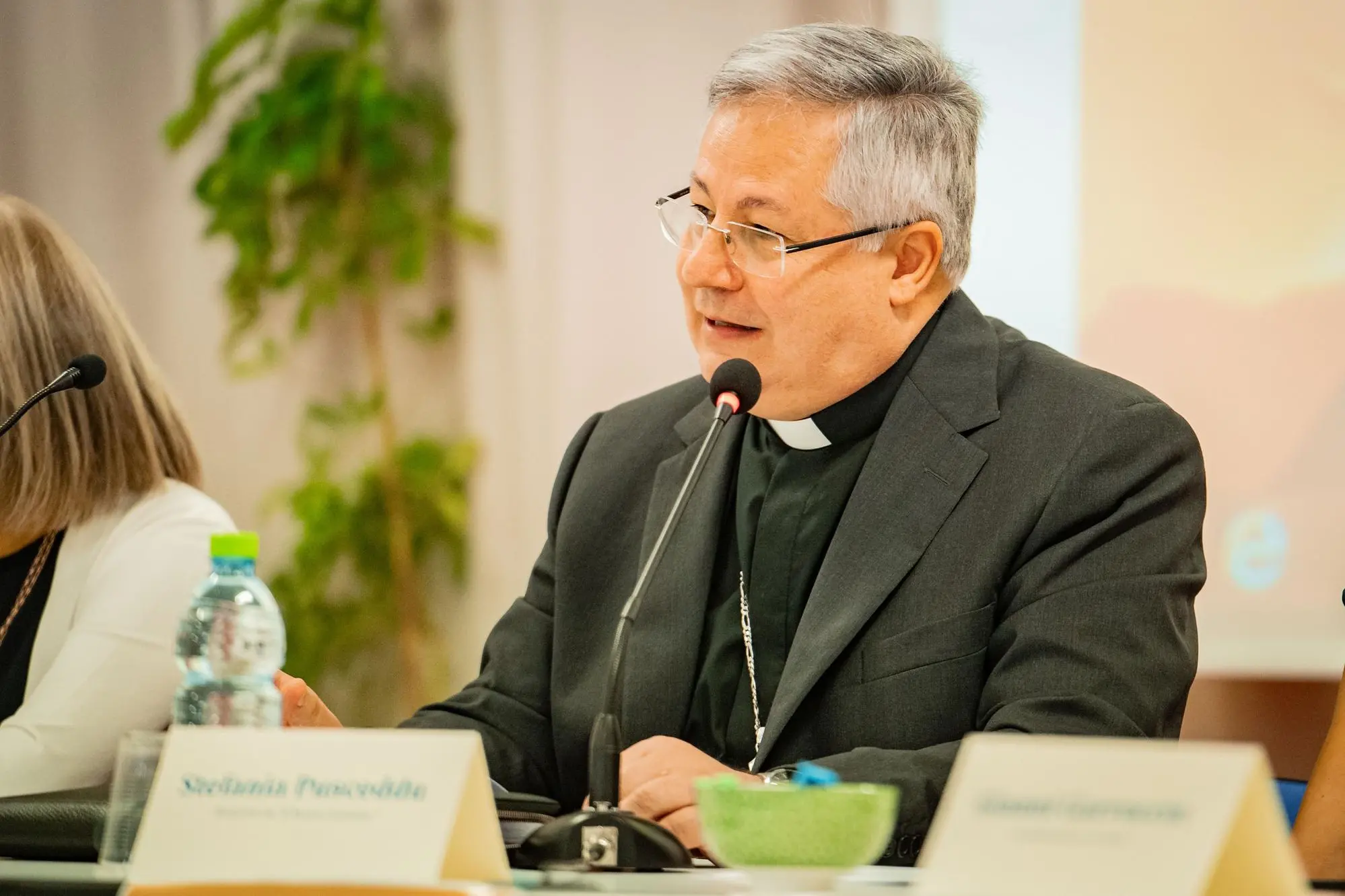 Il vescovo delle diocesi di Oristano e di Ales-Terralba Monsignor Roberto Carboni