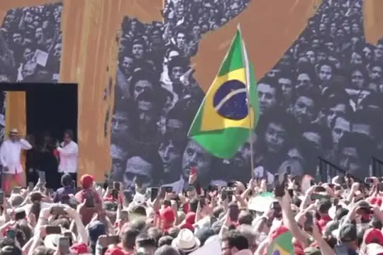 Brasile: Lula e Flavio Bolsonaro si sfidano per le presidenziali