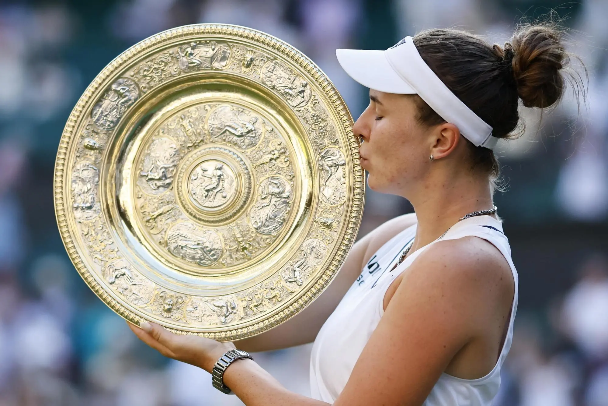 epaselect epa13105335 Linda Noskova of Czech Republic pose with her trophy after winning the Women's Singles final match against compatriot Karolina Muchova at the Wimbledon Championships in London, Britain, 11 July 2026. EPA/TOLGA AKMEN