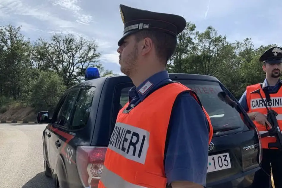 I carabinieri (foto L'Unione Sarda - Serreli)