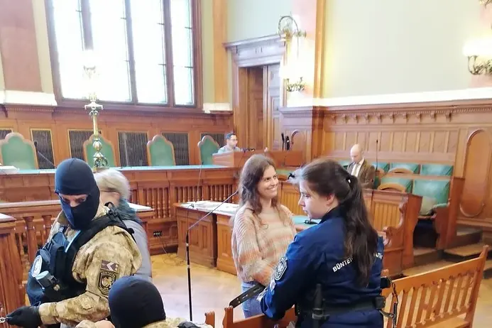 Ilaria Salis in Tribunale a Budapest (foto Ansa)