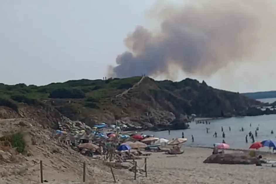 L'incendio ieri ad Aglientu (archivio L'Unione Sarda)