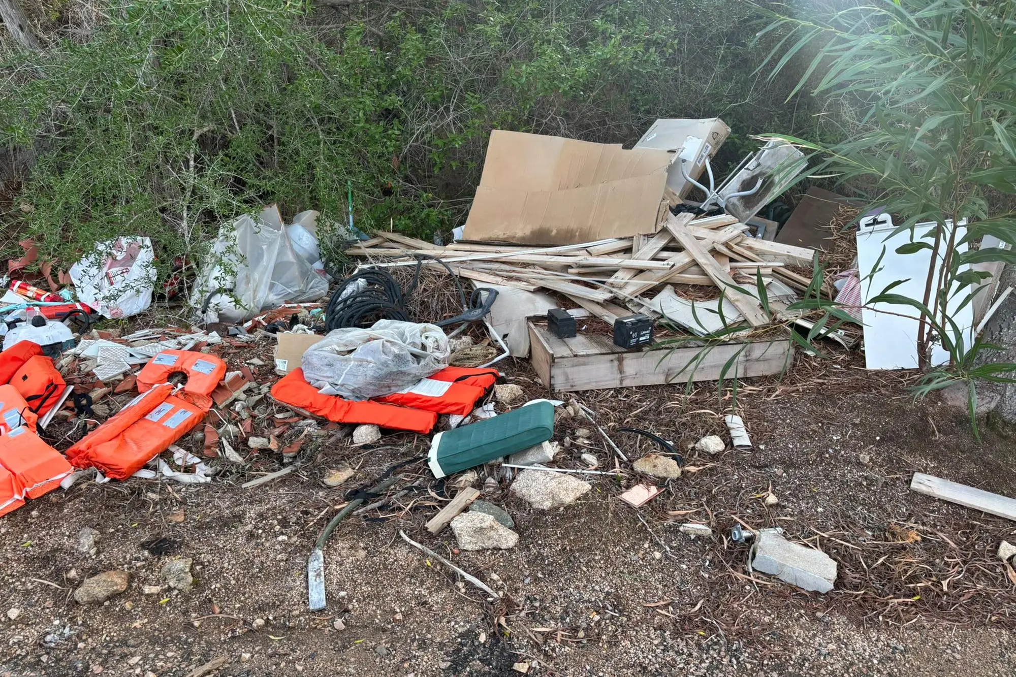 Arzachena, una discarica recentemente scoperta (Comitato Amici a Difesa dell'Ambiente nel Territorio)