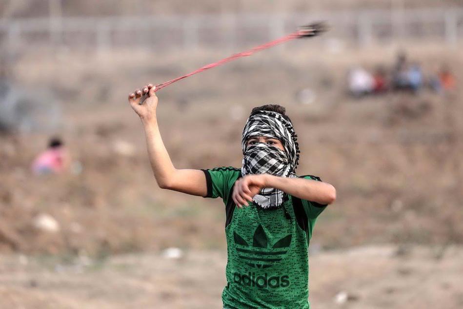 Un manifestante palestinese (Ansa)