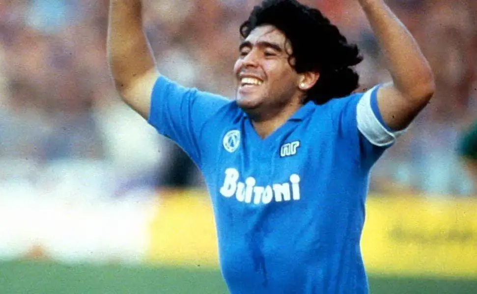 E' anche un anno di tragici lutti nel mondo dello sport: il primo è quello di Maradona, cui il Napoli ha intitolato lo stadio ormai ex San Paolo