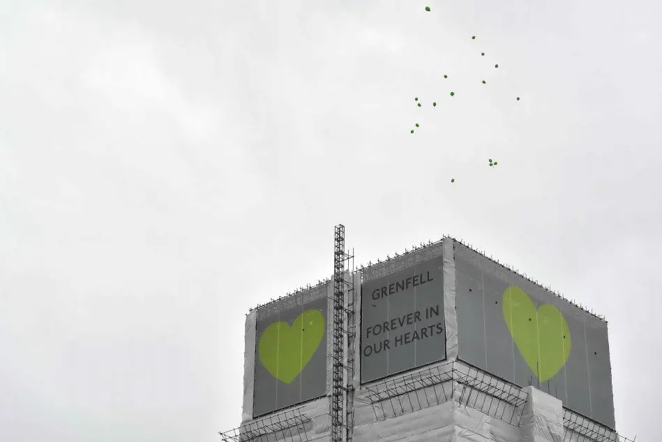 Durante la cerimonia sono stati lanciati in aria dei palloncini verdi
