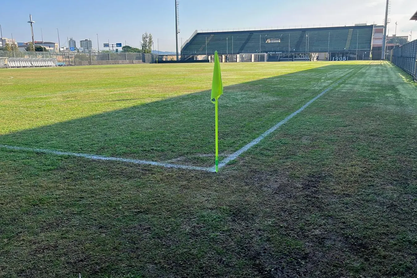L’Olbia rinuncia al ricorso contro l'esclusione e non si iscrive: fallimento dietro l'angolo? Un angolo dello stadio “Bruno Nespoli” di Olbia (foto Ilenia Giagnoni)