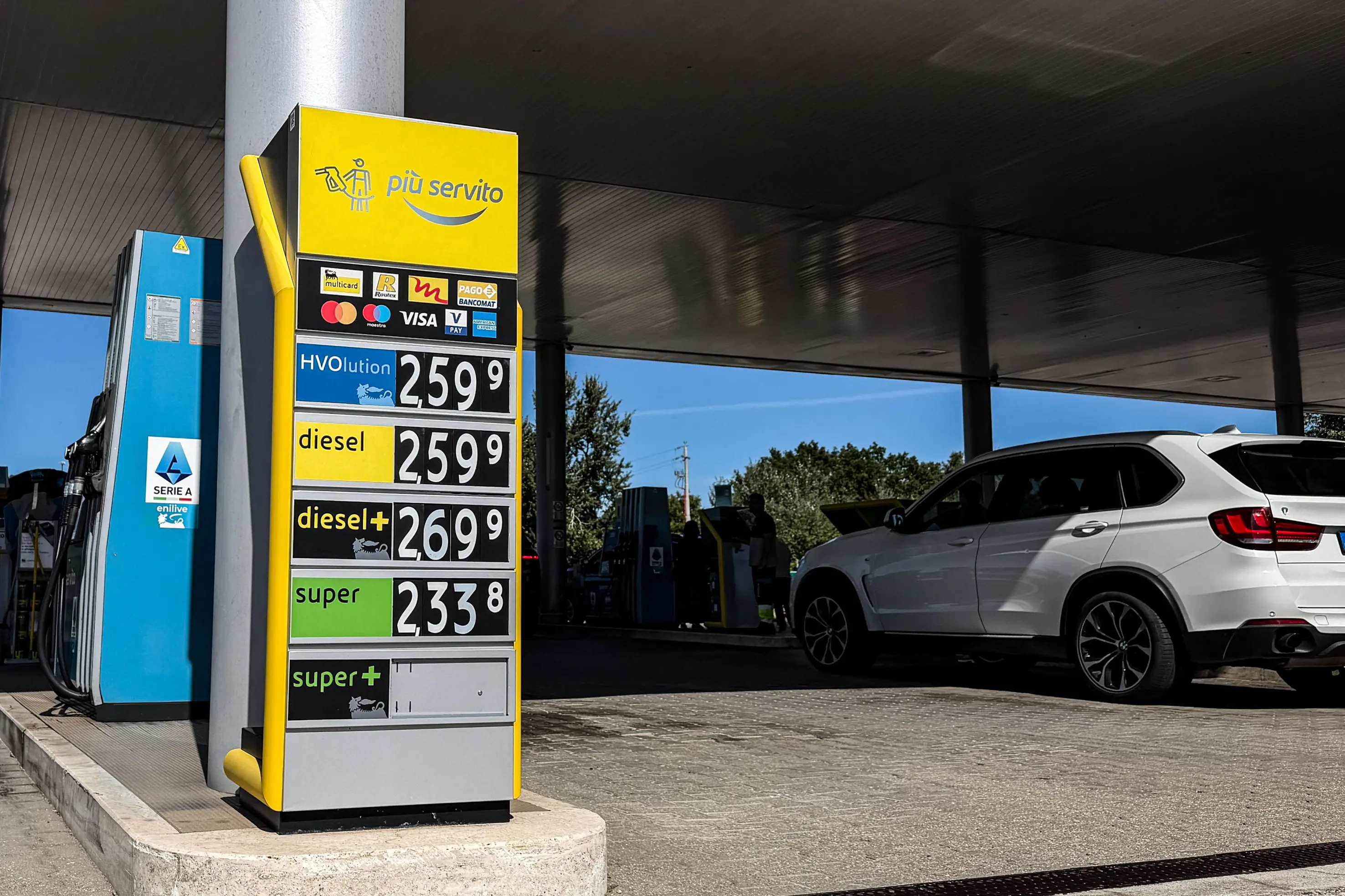Caro carburante, Masini: «Eni con lo sconto ha voluto evitare la possibile tassa sugli extra profitti»