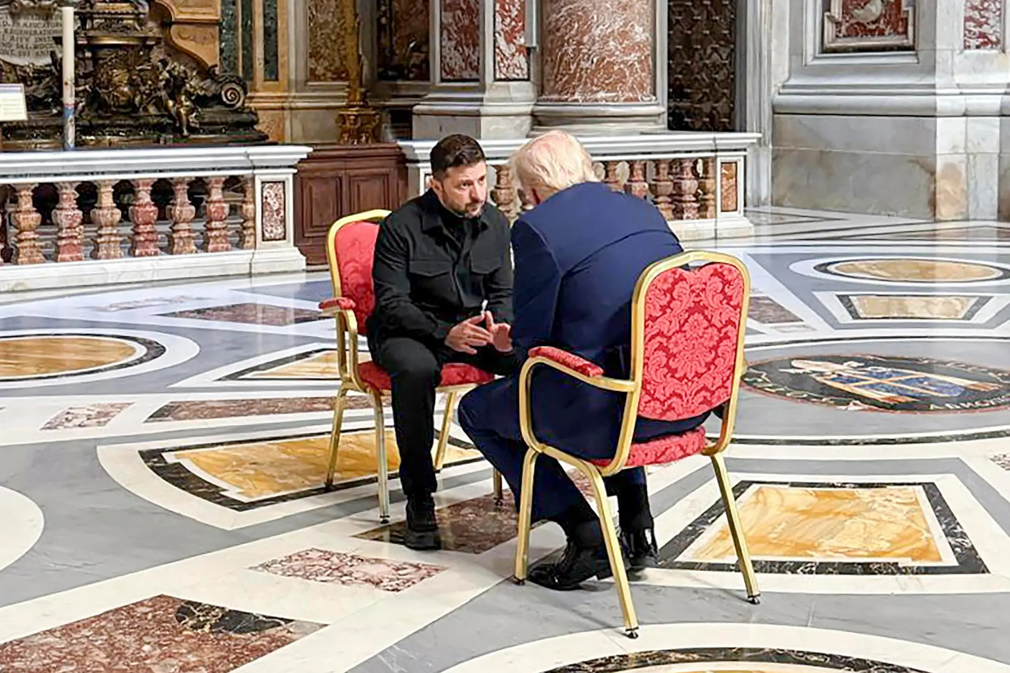 Zelensky e Trump a San Pietro (Ansa)
