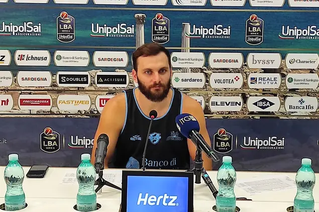 Il capitano Stefano gentile ha firmato il ricorso (archivio-foto G. Marras)