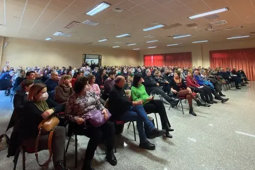 I medici in assemblea a Tramatza (Foto: Sara Pinna)