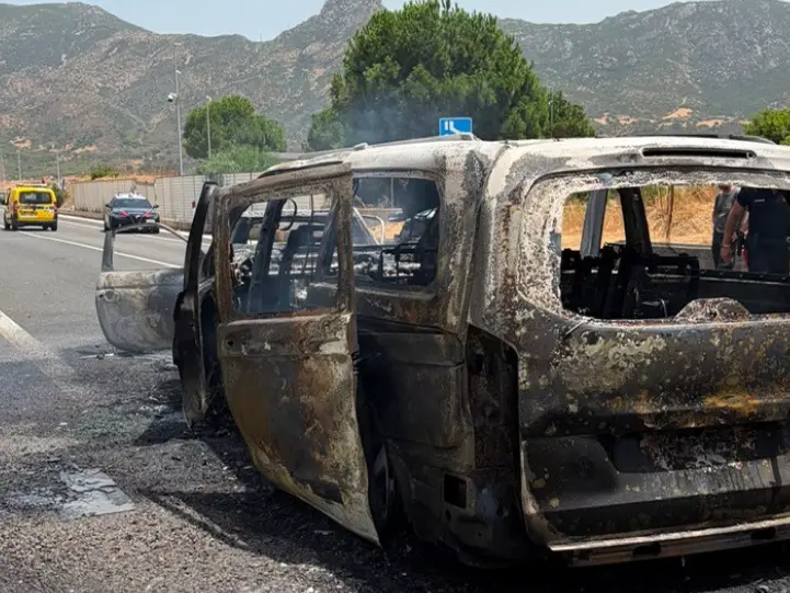 La tragedia di Solanas e la sicurezza sulla 125 Var: «Solo due corsie e troppi pericoli» - <a href="https://www.unionesarda.it/multimedia/cronaca-sardegna/le-auto-d Uno dei mezzi coinvolti nell'incidente (Foto Serreli)