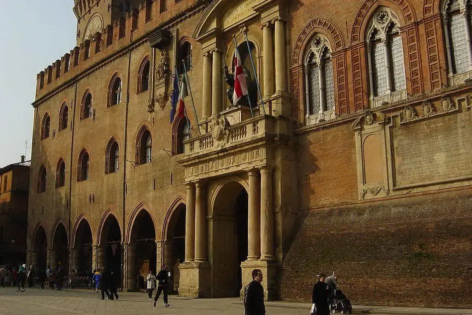 Palazzo Accursio a Bologna (Wikipedia)