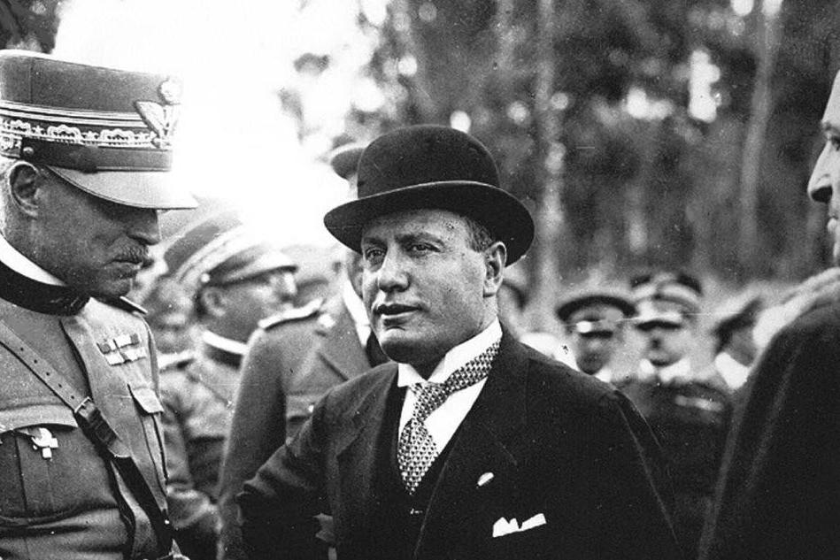 #AccaddeOggi: Un ritratto di Benito Mussolini con il Maresciallo d'Italia Luigi Cadorna. (foto Ansa)