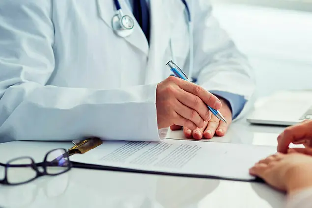 Un medico (foto Zizi)
