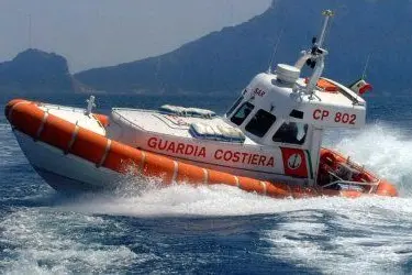 La guardia costiera è impegnata nelle operazioni di soccorso