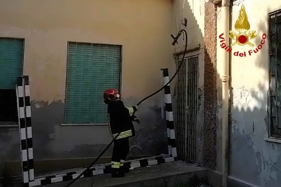 L'intervento (foto vigili del fuoco di Cagliari)