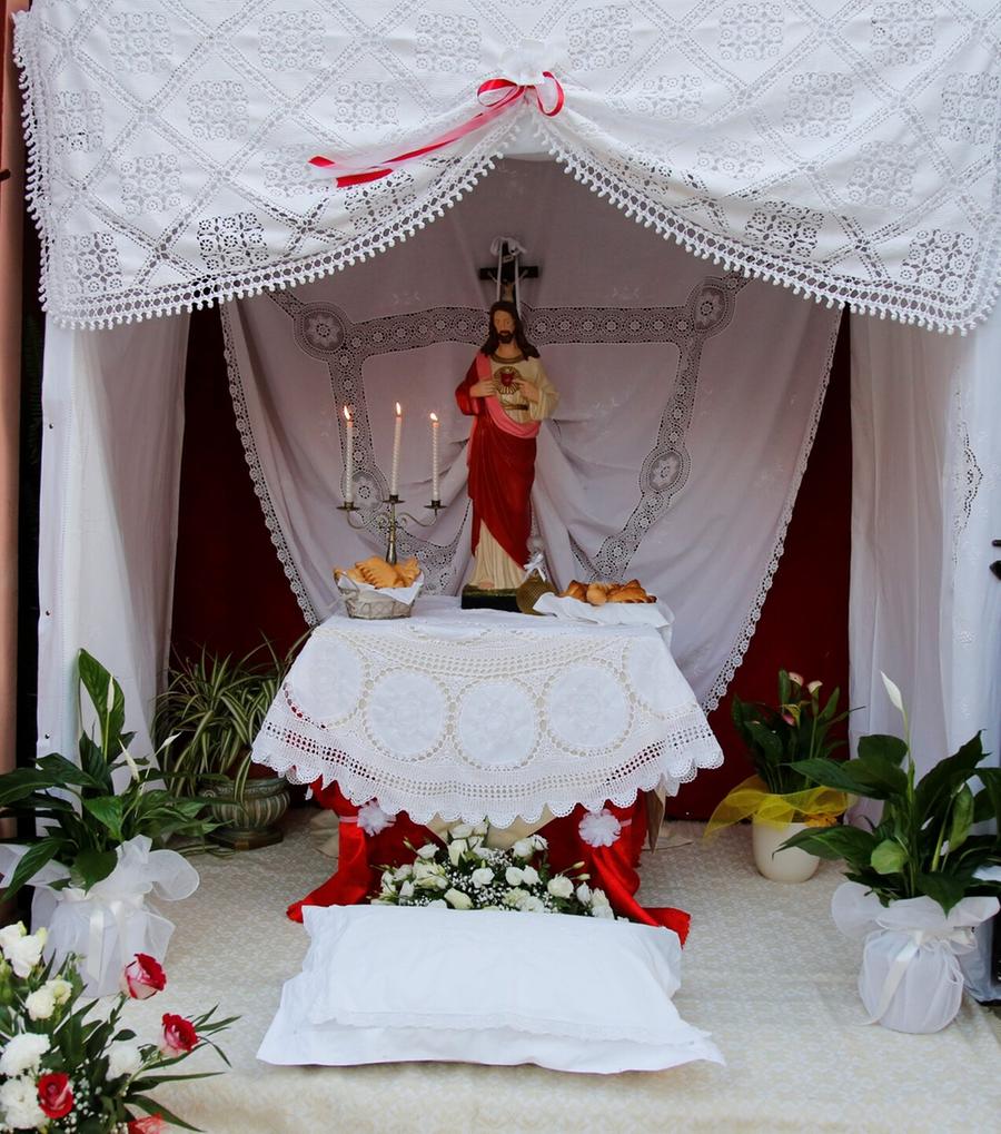 Corpus Domini, sulle strade la magia delle cappelle
