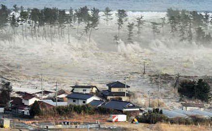 Lo tsunami (Foto Ansa)