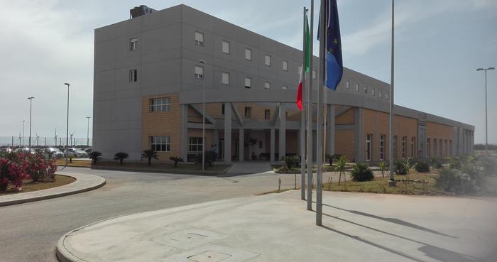 Minaccia la compagna armato di coltello: un 42enne in carcere