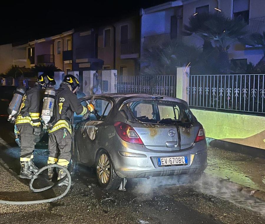 Distrutta dal fuoco l’auto di un operaio
