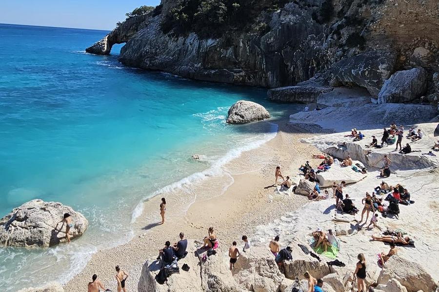 Cala Goloritzè torna alla meraviglia dopo il ciclone: «Riecco la spiaggia più bella del mondo»
