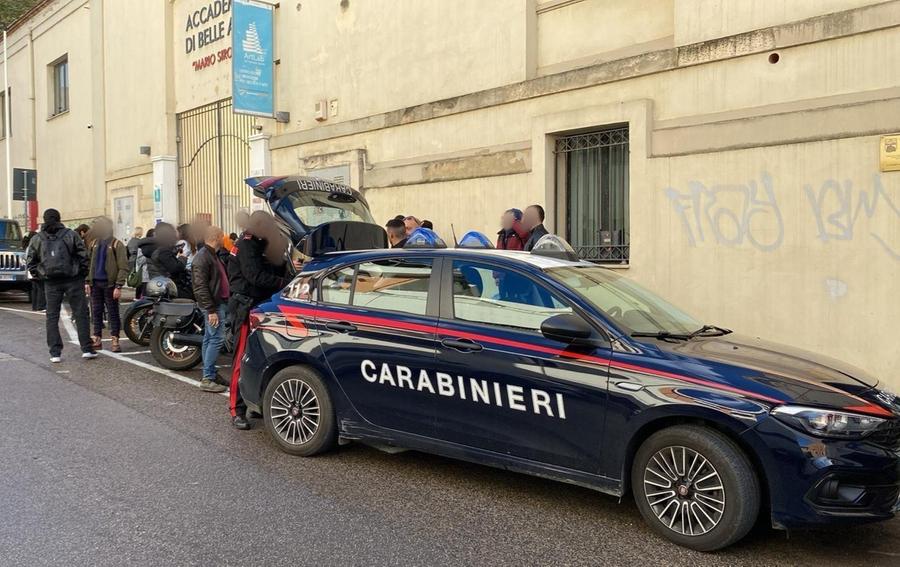 Sassari, tensione al MasEdu: docenti e studenti trovano i cancelli chiusi