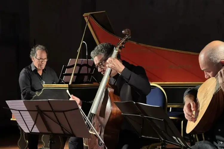 L'ensemble Around a Ground (foto concessa)