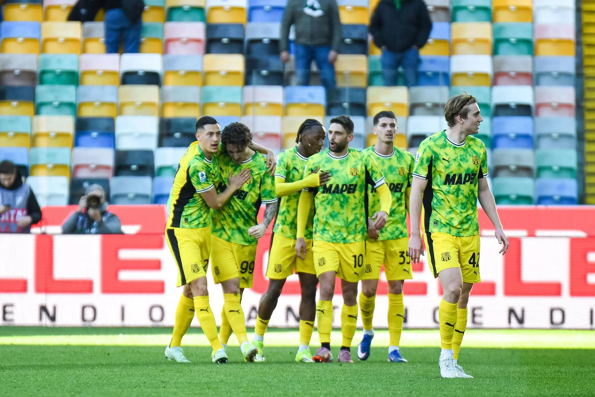 L'esultanza del Sassuolo per il gol di Andrea Pinamonti nella partita di Serie A contro l'Udinese (foto Ansa)