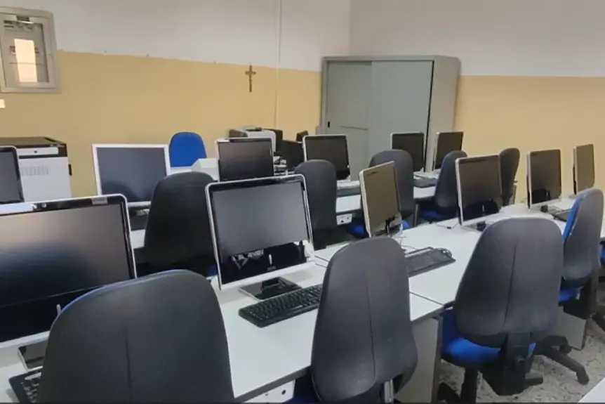 L'aula informatica dell'istituto (Ronchi)