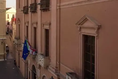 Il palazzo comunale (foto L'Unione Sarda - Simbula)