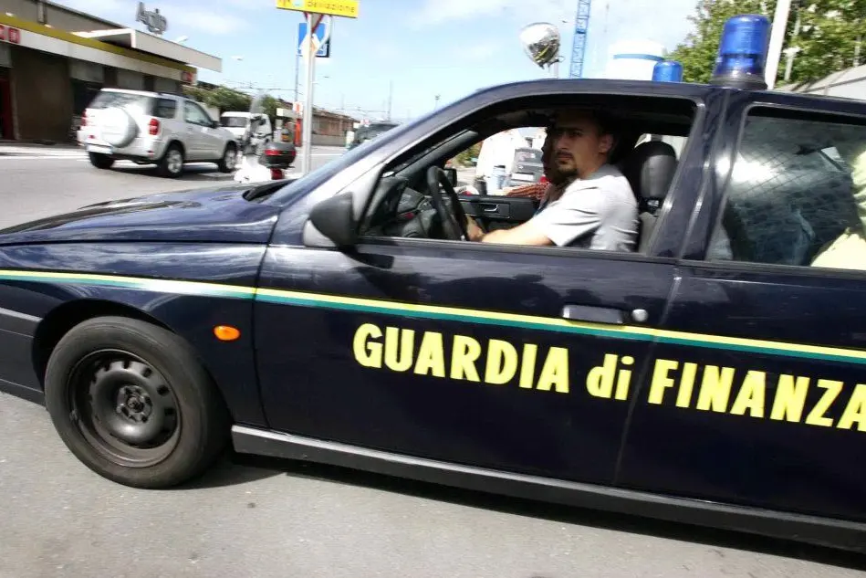 Una pattuglia della Guardia di Finanza