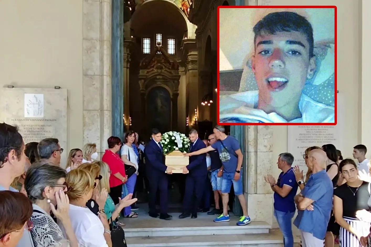 I funerali di Jacopo Barbarossa, morto sabato scorso in un incidente stradale (L'Unione Sarda)